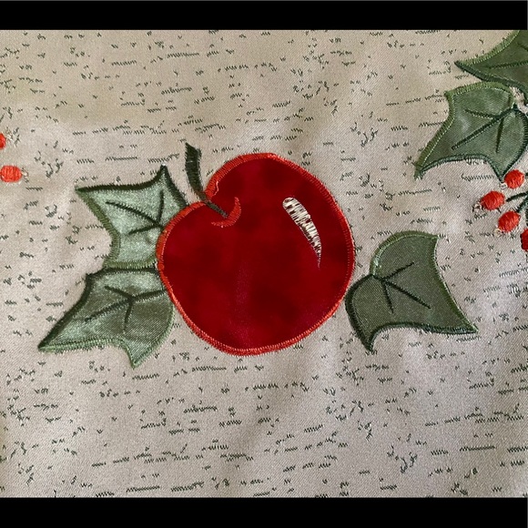 Holiday Coffee Table Cloth & Candles - Picture 4 of 8